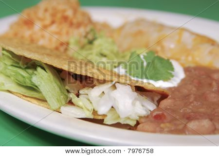 Tacos con fagioli fritti