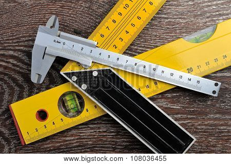 Sliding caliper setsquare and bubble level