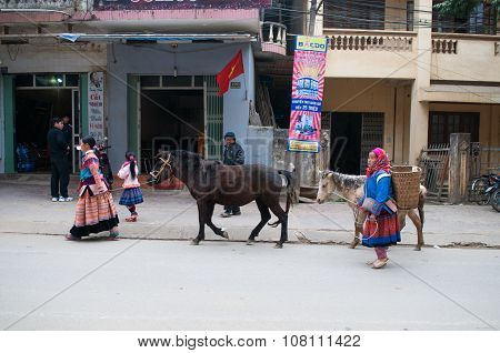 H'mong ethnic minority people in Bac Ha traditional market in Laocai, Vietnam.
