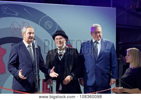 ST. PETERSBURG, RUSSIA - SEPTEMBER 14, 2015: Chairman of the Committee on entrepreneurship Elgiz Kachaev (left) and Vyacheslav Zaitsev (center) during the opening ceremony of the project 