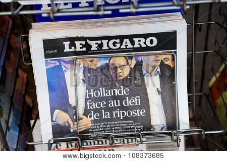 Le Figaro With Francois Hollande Surrounded By Bodyguards