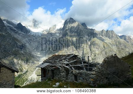 Ruined Shelter