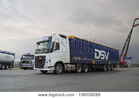 White Volvo FH 500 Semi Truck At Demo Drive
