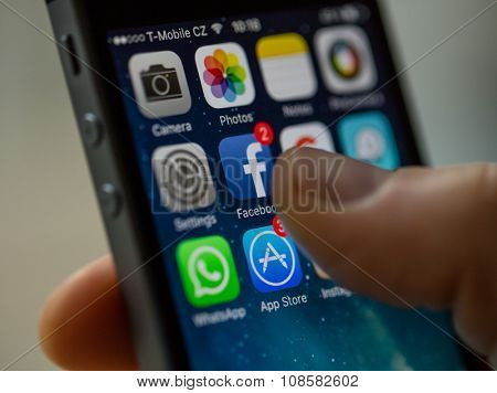 PRAGUE, CZECH REPUBLIC - NOVEMBER 17, 2015: A close-up photo of Apple iPhone 5s start screen with apps icons.