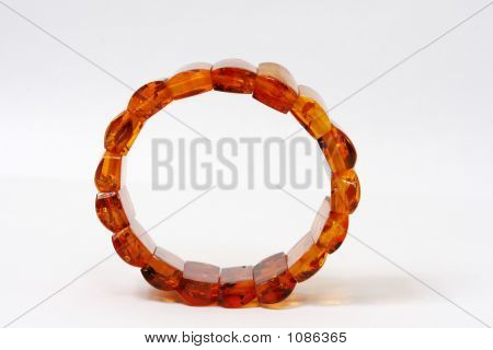 Ornement ambre blanc fond