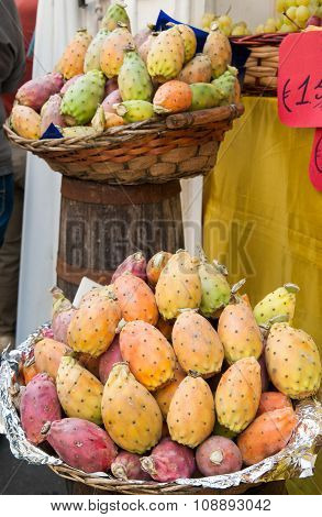 Bastardoni fruits for sale