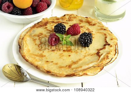 ?repes fresh berries and honey