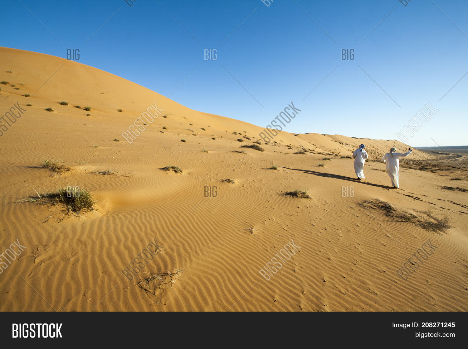 Men com free tour