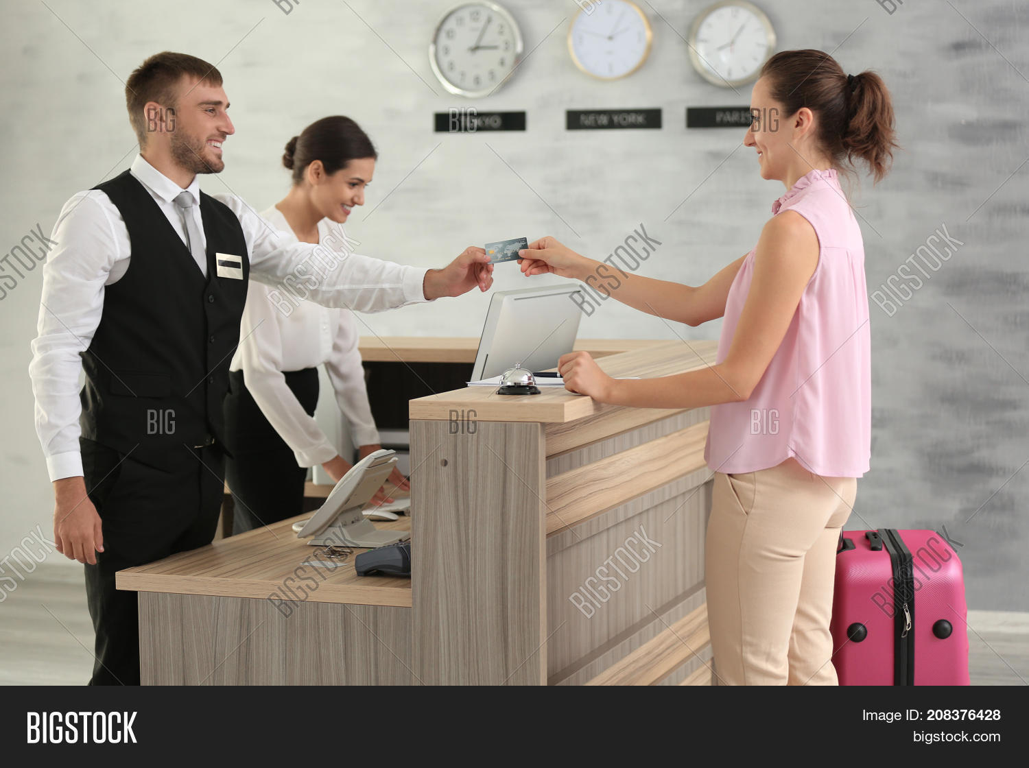 Imagen y foto Woman Paying Hotel (prueba gratis) Bigstock