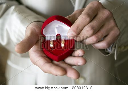 Bridal rings in slipcase
Cropping image of groom holding a box with wedding rings