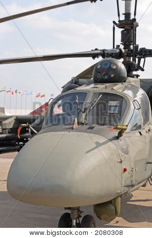 Cocpit do helicóptero militar moderno