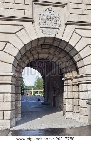 Gate