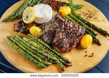 grilled steak with asparagus