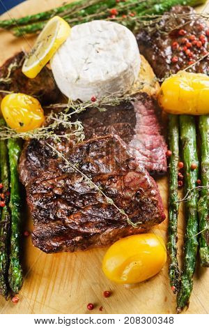 grilled steak with asparagus