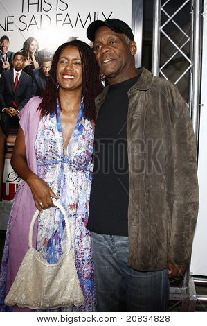 LOS ANGELES - kwi 12: Danny Glover i żona w World Premiere 
