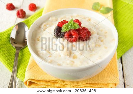Oatmeal Porrige With Raspberry