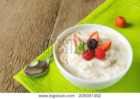 Oatmeal Porridge With Berries