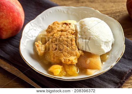 Peach Cobbler With Ice Cream