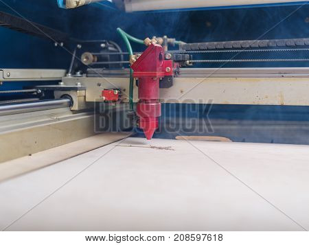 Automated machine for the burning of patterns on the tree began its work on the patterns