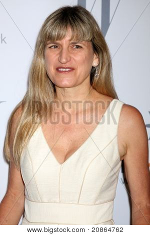 LOS ANGELES - giu 10: Catherine Hardwicke arriva all'ottavo annuale ispirazione Awards beneficio S