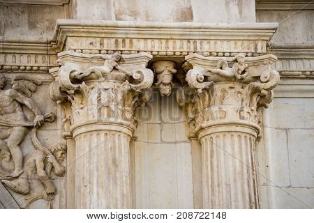 corinthian capital, Details of stone sculptures of the facade of the University of AlcalÃÂ¡ de Henares. Madrid, Spain