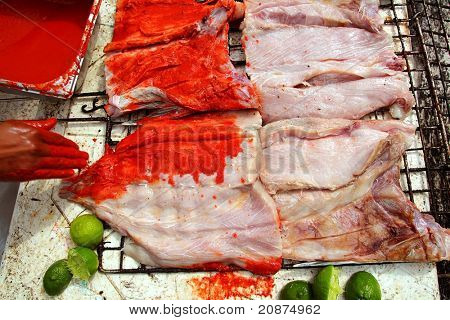 grilované rybí filé achiote červená omáčka tikinchik mayské Mexiko recept