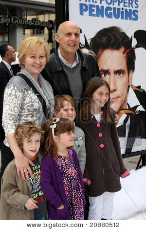 LOS ANGELES - 12 JUN: Jeffrey Tambor arrivando a 