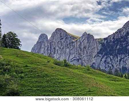 Bockmattlistock Mountain Above The Valley Wagital Or Waegital And Alpine Lake Wagitalersee (waegital