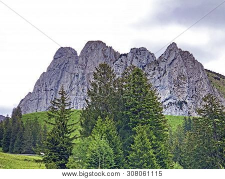 Bockmattlistock Mountain Above The Valley Wagital Or Waegital And Alpine Lake Wagitalersee (waegital