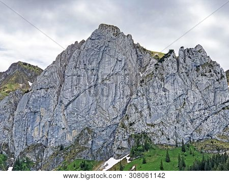 Bockmattlistock Mountain Above The Valley Wagital Or Waegital And Alpine Lake Wagitalersee (waegital