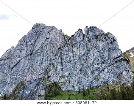 Bockmattlistock Mountain Above The Valley Wagital Or Waegital And Alpine Lake Wagitalersee (waegital