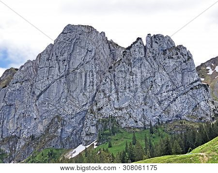Bockmattlistock Mountain Above The Valley Wagital Or Waegital And Alpine Lake Wagitalersee (waegital