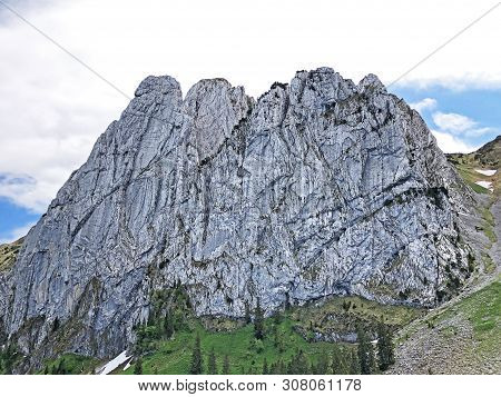 Bockmattlistock Mountain Above The Valley Wagital Or Waegital And Alpine Lake Wagitalersee (waegital