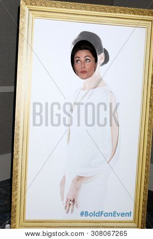 LOS ANGELES - JUN 22:  Rena Sofer at the Bold and the Beautiful Fan Club Luncheon at the Marriott Burbank Convention Center on June 22, 2019 in Burbank, CA
