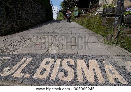 Ubud, Bali, Indonesia - 12th April 2019 : Wide Angle View On The Entrance To The Jalan Bisma Road In