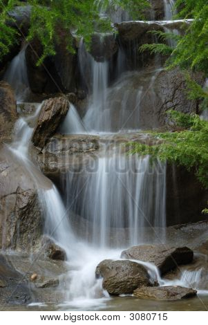 Wasserfall In Vandusen Gardens