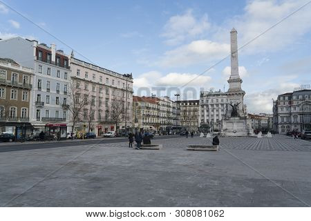 Lisbon, Portugal. April 2018.a View Of Monument To The Restorers On Restauradores Square