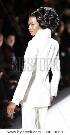 Zang Toi