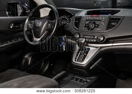 Novosibirsk, Russia - June 22, 2019:  Honda Cr-v, Close-up Of The Dashboard, Adjustment Of The Blowe