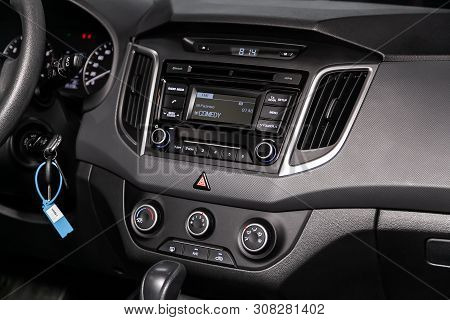 Novosibirsk, Russia - June 22, 2019:  Hyundai Creta,close-up Of The Dashboard, Adjustment Of The Blo