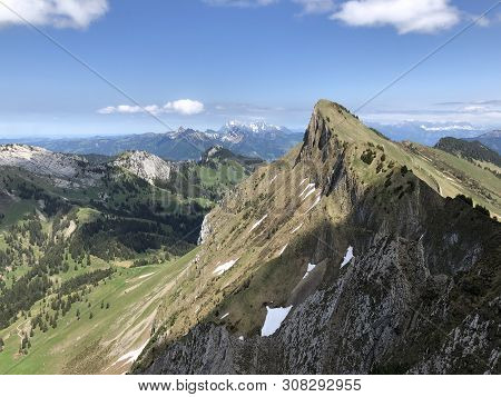 Tierberg Mountain Above The Valley Wagital Or Waegital And Alpine Lake Wagitalersee (waegitalersee),