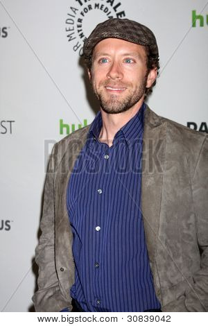 LOS ANGELES - 8 mar: T.J. Thyne มาถึงในเหตุการณ์ 