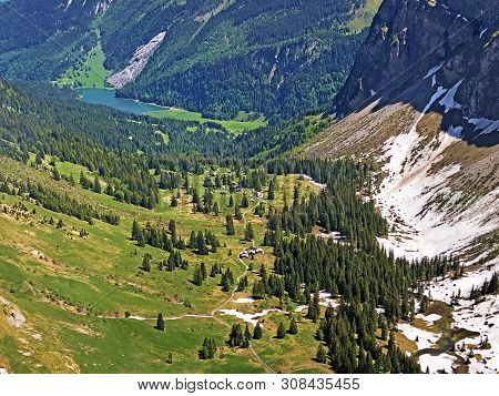 An Unbelievable View Of Lake Obersee And The Oberseetal Alpine Valley, Nafels (naefels) - Canton Of 