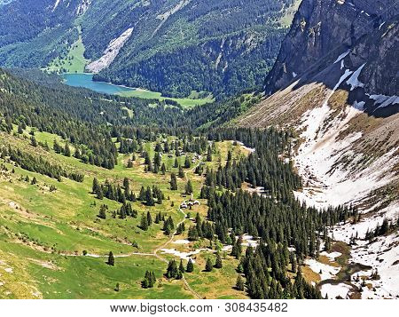 An Unbelievable View Of Lake Obersee And The Oberseetal Alpine Valley, Nafels (naefels) - Canton Of 