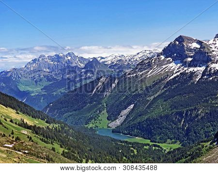 An Unbelievable View Of Lake Obersee And The Oberseetal Alpine Valley, Nafels (naefels) - Canton Of 