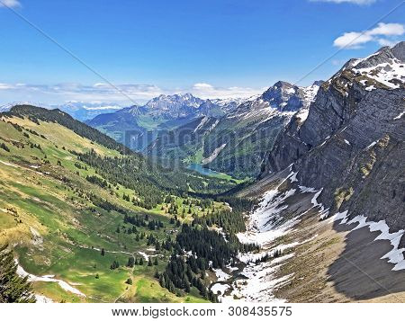 An Unbelievable View Of Lake Obersee And The Oberseetal Alpine Valley, Nafels (naefels) - Canton Of 