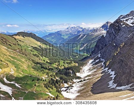 An Unbelievable View Of Lake Obersee And The Oberseetal Alpine Valley, Nafels (naefels) - Canton Of 