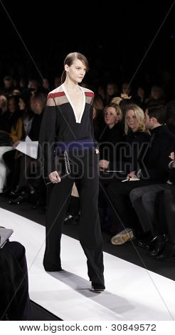 BCBGMAXAZRIA