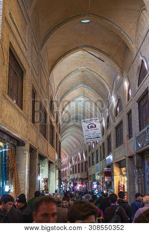 Tehran - Februar 21: People In Central Bazaar On Februar 21, 2013 In Tehran, Iran. Grand Bazaar In T
