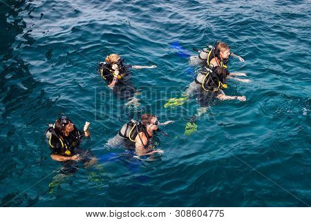 Ko Tao, Thailand - August 29: Scuba Divers At Ko Tao, Thailand On August 29, 2013. Ko Tao Is Small I